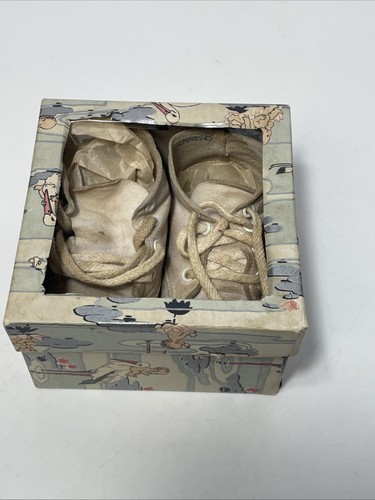 Vintage childrens shoes - shoes, box