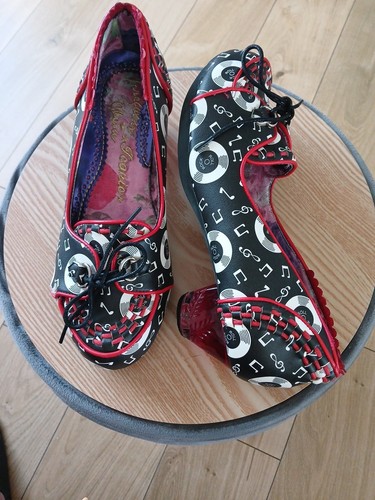 Irregular choice rock and - , roll