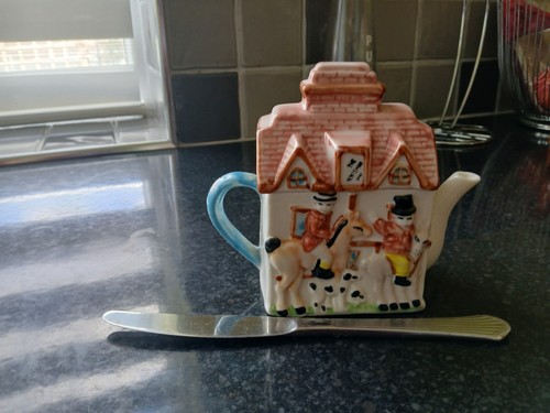 Vintage cottage ware teapot - cottage,