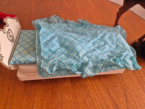 Vintage sindy bed and bedding - vintage,