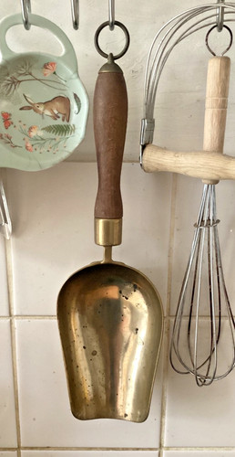 Antique brass scoop with - brass,