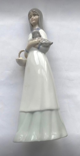 Porcelain figure young girl - porcelain,