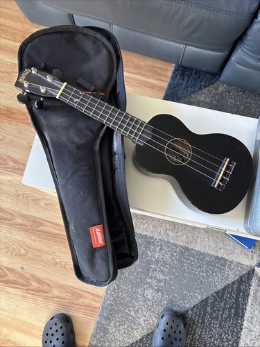 Mahalo black ukulele - black, with