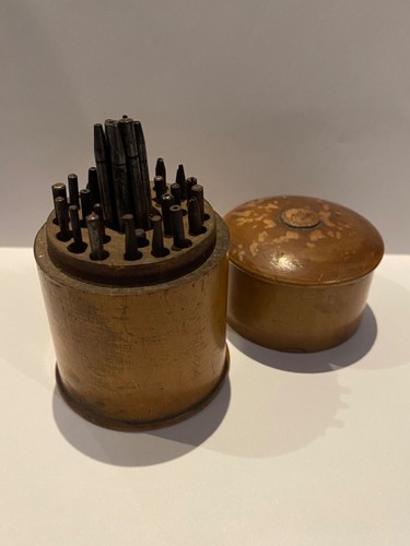 Vintage treen box with - vintage,