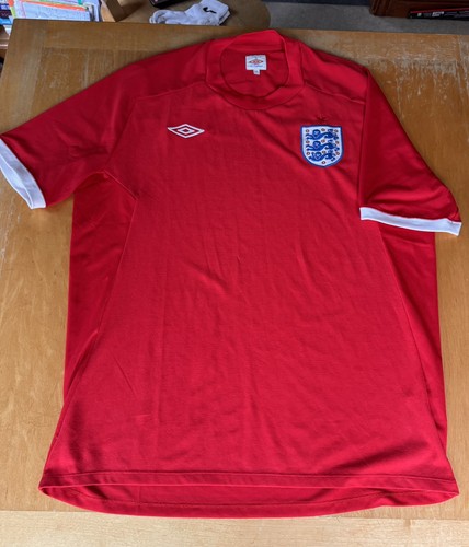 England 2010 11 away - 11,