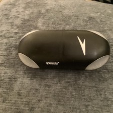 SPEEDO BLACK SEMI HARD FOLDING ZIP UP GLASSES/SUNGLASSES CASE & CLEANING CLOTH