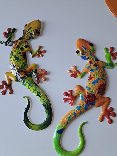 Pair bright geko lizards - of,