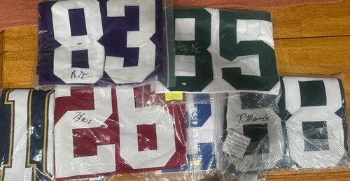 Lot signed jerseys - 6,