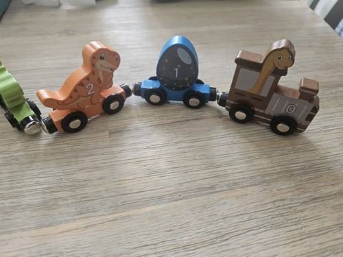 Magnetic dinosaur train wooden - train,