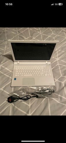 White toshiba lap - lap, top