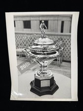 ORIGINAL 1971 TEXACO INTERNATIONAL LEAGUE CUP TROPHY FOOTBALL 10X8 PRESS PHOTO