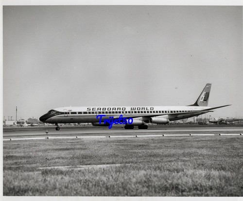 10x8 photo douglas dc 8 - b&w,