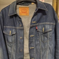 Levis Womens jean jacket size M