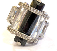 V Large hallmarked Art Deco style statement ring with monchrome stones 21 gms