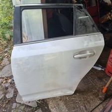 Toyota Avensis estate near side rear door