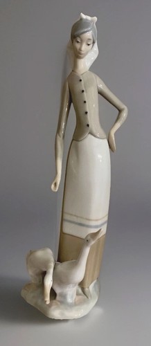 Lladro vintage lady with - lladro,