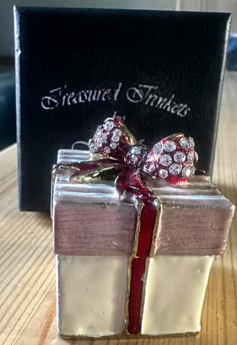 Treasured trinkets juliana - treasured, by