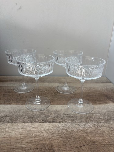Champagne coupe glasses - champagne,