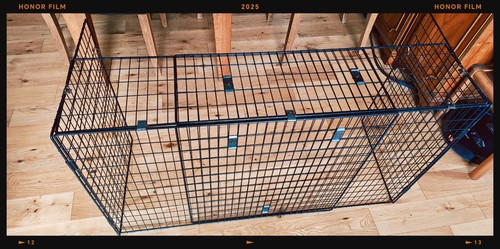 Extendable black nursery pet - extendable,