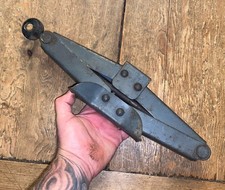 VINTAGE METALLIFACTURE SCISSOR