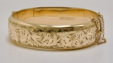 Vintage 9carat 9k Gold Metal Core Engraved Hinged Bangle With Safety Chain 22.7g