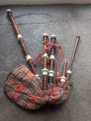 Vintage bagpipes house - bagpipes-,