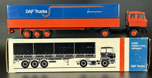 Lion car 1 - -, scale
