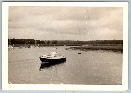 Vtg snapshot cabin cruiser - b&w,