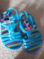 Baby girl's size 4C, jelly sandals.blue(New and unused) Waterproof,seaside shoes