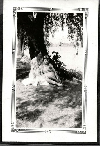 Photograph 1920 girls - photograph,