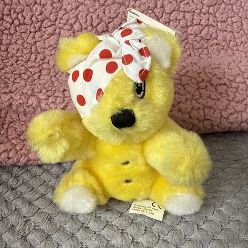 Small children need pudsey - children,