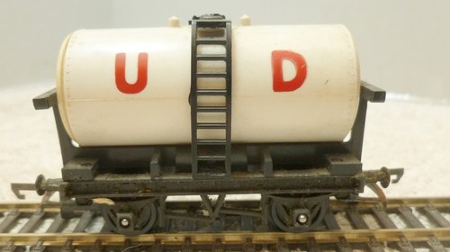 Tri ang hornby - milk, tank