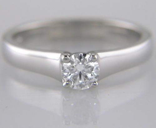 Diamond solitaire round - solitaire,