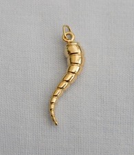 STUNNING ITALIAN 9CT YELLOW GOLD RIDGED CORNUCOPIA HORN OF PLENTY PENDANT - 0.6g