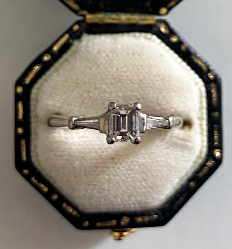 18ct white gold - gold, cut