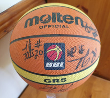 MOLTEN GR5 BASKETBALL SIGNED BY THE NEWCASTLE EAGLES