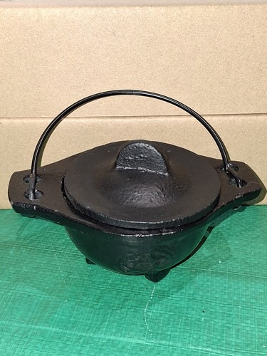 Cast iron cauldron - cauldron, of