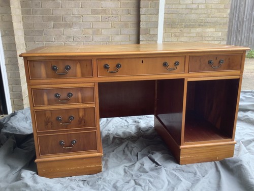 Classic yew veneer wood office - classic,