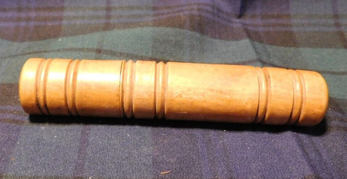 Vintage treen wooden needle