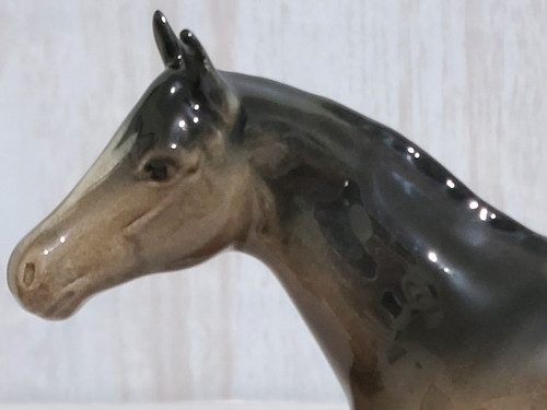 Beswick small bay brown gloss - small,