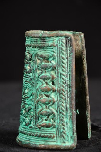 Bronze rare benin king - bronze:, a