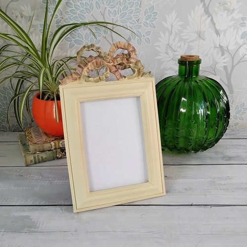 Shabby chic cream picture - chic,