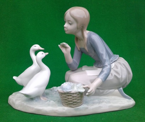 Lladro food for ducks - for, girl