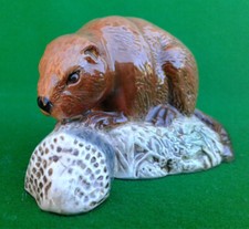 BESWICK BEAVER ON LOG FACING