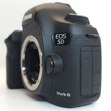 Canon EOS 5D Mark III DSLR