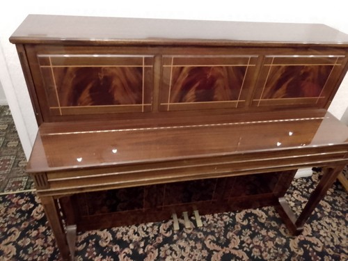 Traditional walnut upright - walnut,