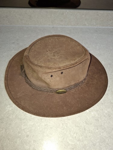 Brown jacaru wallaroo suede - brown,