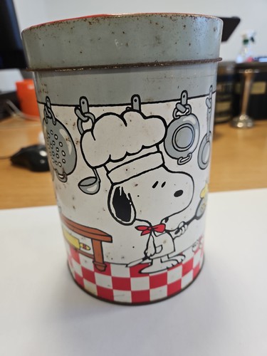 Vintage 1960s snoopy tin - vintage,