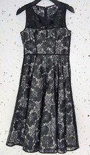 ANN TAYLOR Black Lace V-Neck Lined Circle Skirt Dress Size 2