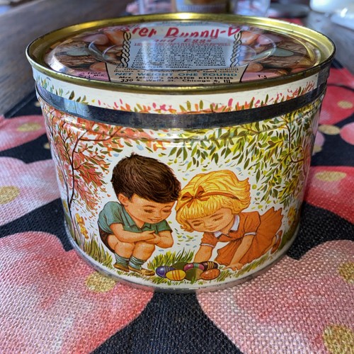 Vintage 1962 candy tin - tin, mrs